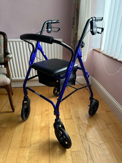 Lightweight four wheel Rollator