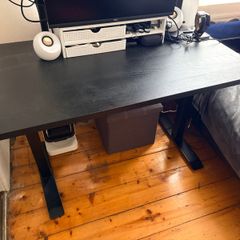 Standing Desk and ergonomic chair