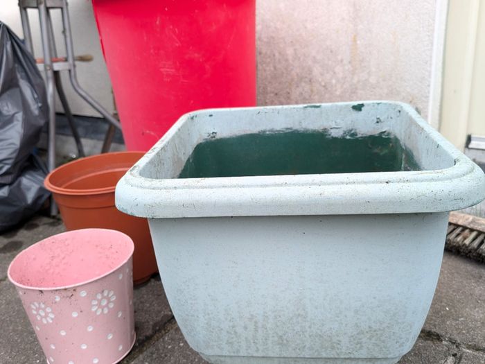 Flower pots