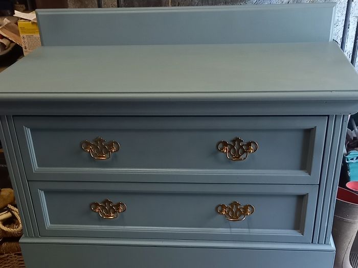 Lowboy chest of drawers