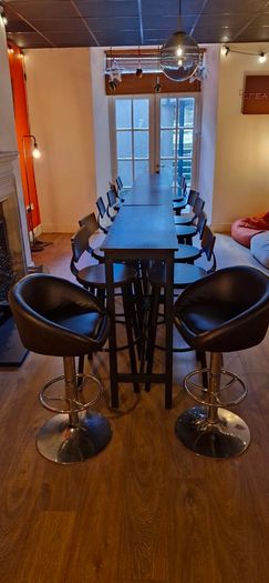 Kitchen Bar/ Dining
