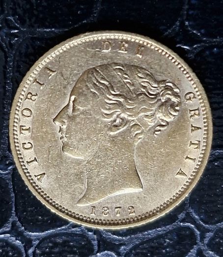 1872 - Die 365 Young Victoria Shield Reverse Half Sovereign Excellent condition with nice die cracks.