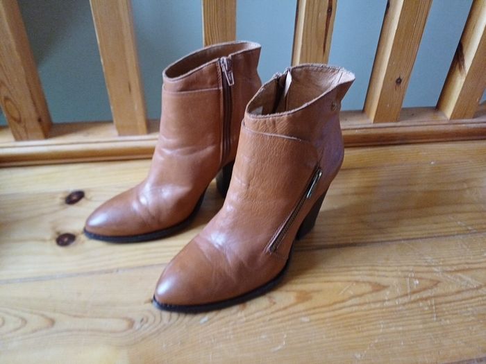 Size 4 Amy Huberman Burbon Boots