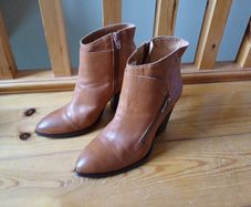 Size 4 Amy Huberman Burbon Boots