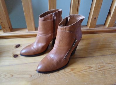 Size 4 Amy Huberman Burbon Boots