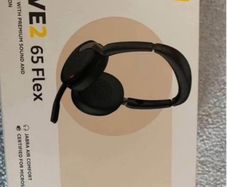 Portable professional headset  with   best-in-class Active Noise-Cancellation performance