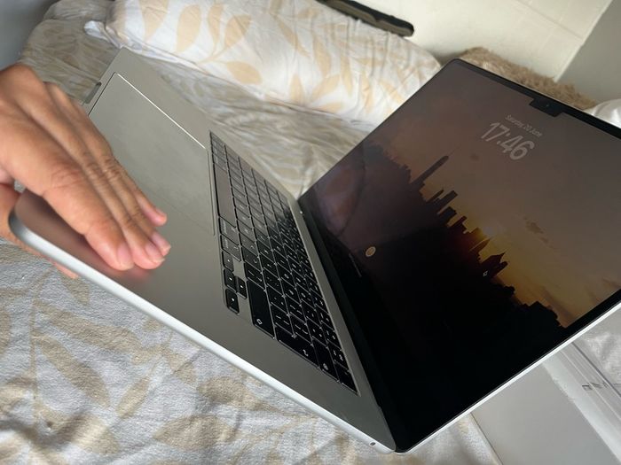 MacBook Air 15" M3 (2024) 16GB RAM 512GB SSD Like New, Warranty
