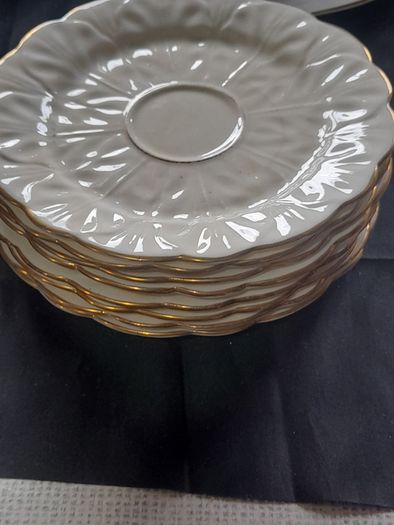 8 Piece Set of Very Old Unmarked Aynsley Bone China Plates in the Golden Crocus Pattern Gold Trim,