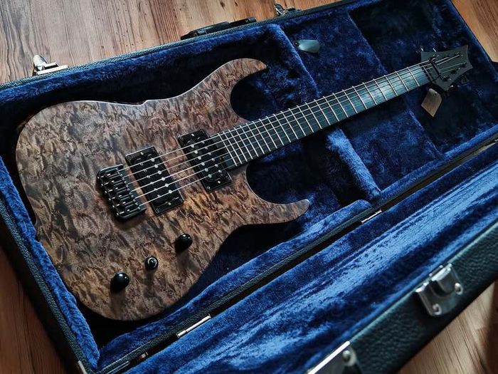 Hufschmid Tantalum Custom Masterbuilt Guitar w / Sidewynder Pickups (Delivery available)