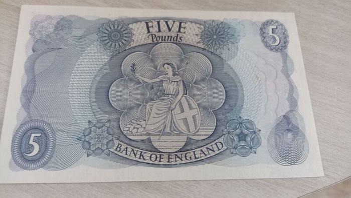 uncirculated 5 pound note