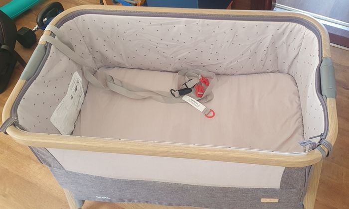 Tutti Bambini Cozee Bedside Crib - Oak and Charcoal