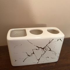toothbrushes holder