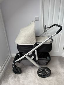 UPPAbaby Vista V2 Pushchair & Carrycot Bundle | Sierra plus mamas and papas footmuff