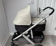 UPPAbaby Vista V2 Pushchair & Carrycot Bundle | Sierra plus mamas and papas footmuff