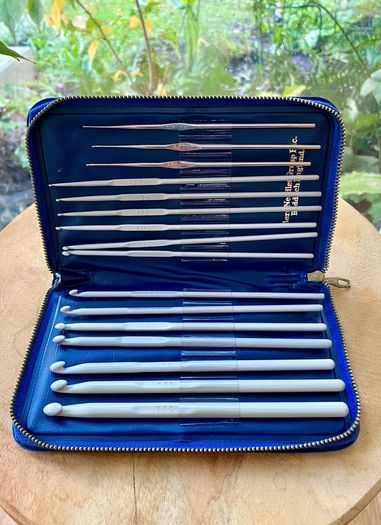 Aero Crochet Hooks Set in Case