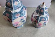 Set Of 2 Chinese Vases With Dome Lid.