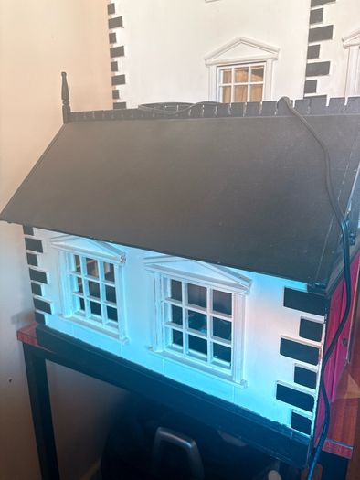 Stunning approx 140cm high 4 story extra large Georgian dolls house with contents, servants quarters and separate garage
