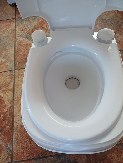 Portable toilet
