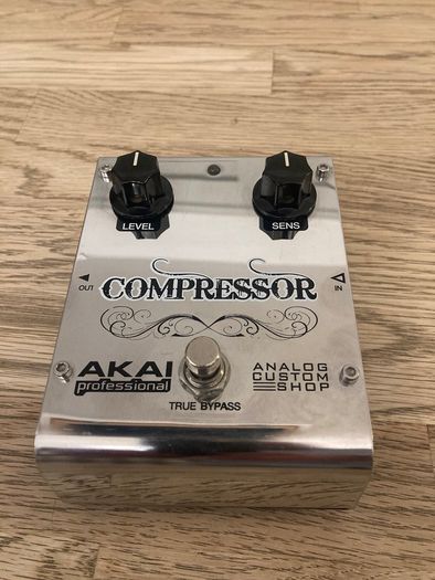 AKAI Professional Compressor Guitar Pedal  Excellent Condition