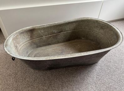 Antique zinc bath