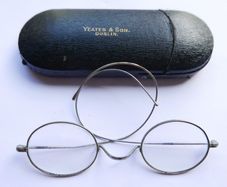 Antique eye wear Glasses, TEATES and SON DUBLIN authentic, 1920s , original Glasses case