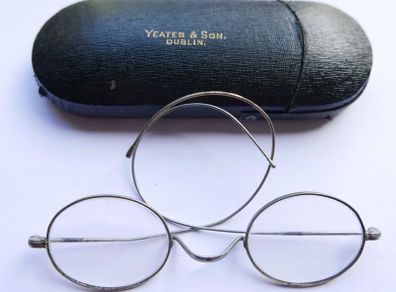 Antique eye wear Glasses, TEATES and SON DUBLIN authentic, 1920s , original Glasses case