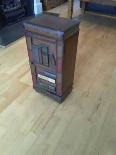 Bookcase style CD/Dvd box set