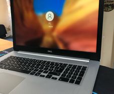 Dell inspiron 5770 i58250U 8ram 1tb 17 inch display
