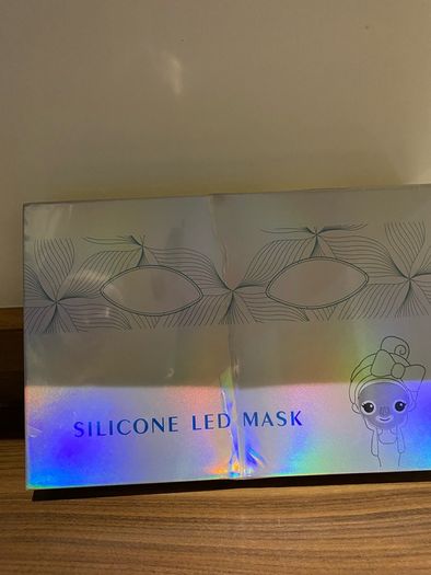 Glomask led face mask unopened still sealed in box