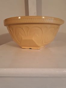 T.G Green "Gripstand" yelloware mixing bowl