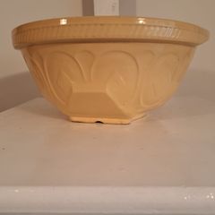 T.G Green "Gripstand" yelloware mixing bowl