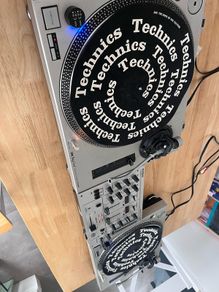 Direct-Drive DJ Setup: 2x Turntables & Behringer Mixer
