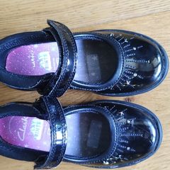 Clarks girls patent sandals size 8.5F