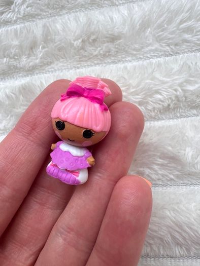 Lalaloopsy Tinies Swirly Figure Eight Girl approx. 3.5 cm. Used Please see photos