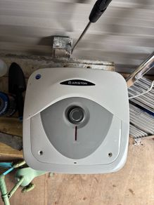 ariston 10L water heater