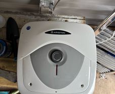 ariston 10L water heater
