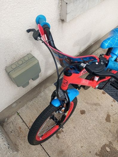 Kids spiderman bike size 16 inch wheels
