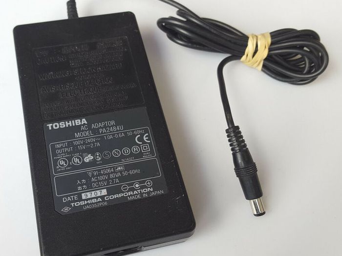 AC adapter Toshiba PA2484U    7