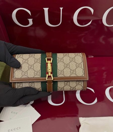 Gucci original wallet with chain