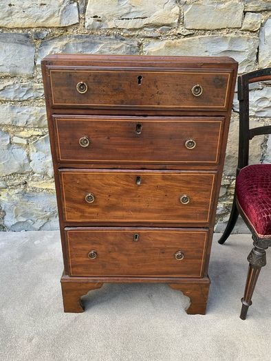 Georgian Mahogany Chest of Drawers.
