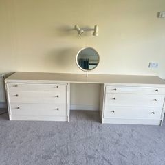 2 x bedroom unit with dressing table and mirror