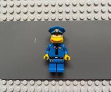 lego simpsons sim023 Chief Wiggum minifigure with Dark Pink Frosting Splotches on Face and Shirt