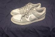 White Nike dunks