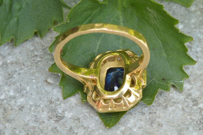 Beautiful Vintage 3.6ct Sapphire & Diamond Ring - 18ct