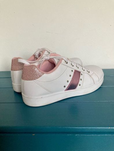 Lace up shoes