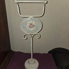 Vintage metal free standing toliet paper holder