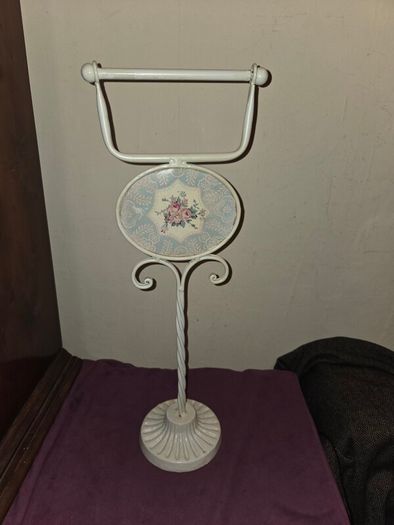 Vintage metal free standing toliet paper holder