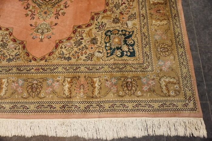 P.ersian Tabriz Signed Rug (TABSIg)