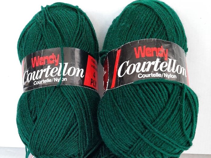 New vintage wool knitting/crafts/crochet