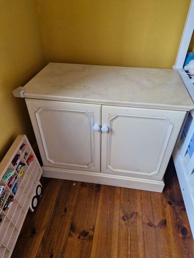 bedroom lockers and matching side press